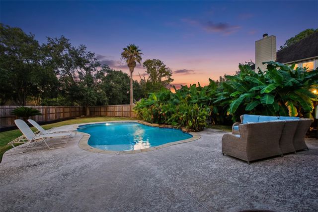 201 Carmicheal Court, League City, TX 77573