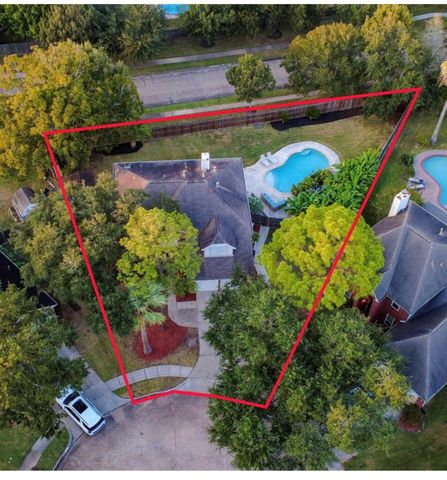 201 Carmicheal Court, League City, TX 77573