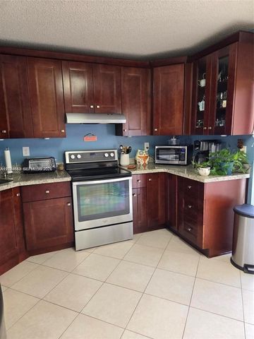 2174 W 60th Street 17205, Hialeah, FL 33016
