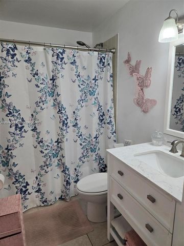 2174 W 60th Street 17205, Hialeah, FL 33016