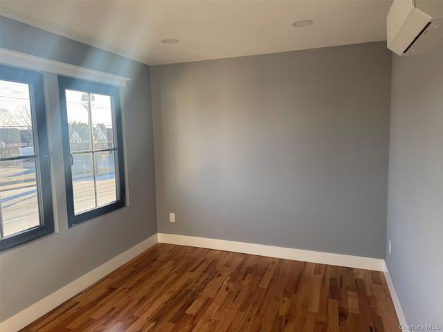 1035 Montauk Highway 5, Copiague, NY 11726