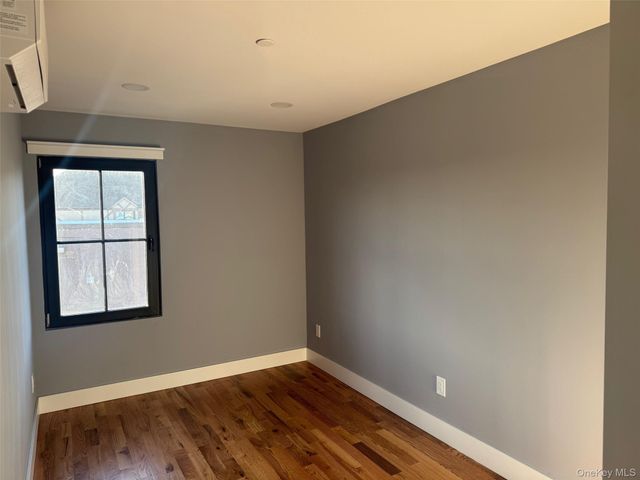 1035 Montauk Highway 5, Copiague, NY 11726