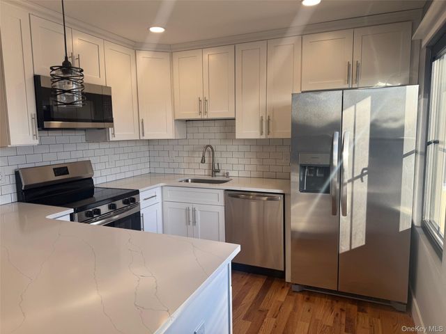 1035 Montauk Highway 5, Copiague, NY 11726