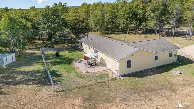 10339 E Forest Way, Roscommon, MI 48653