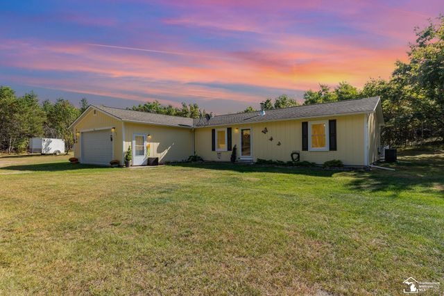 10339 E Forest Way, Roscommon, MI 48653