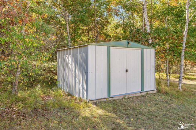 10339 E Forest Way, Roscommon, MI 48653