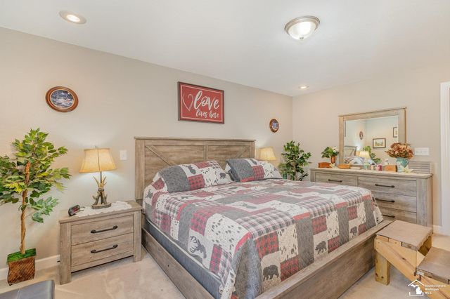 10339 E Forest Way, Roscommon, MI 48653