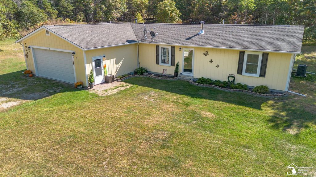 10339 E Forest Way, Roscommon, MI 48653