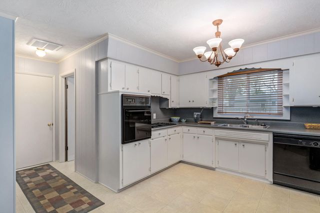 2524 S Kickapoo Avenue, Springfield, MO 65804