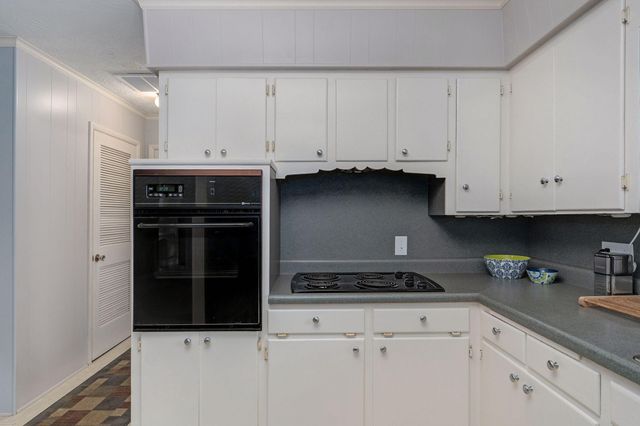 2524 S Kickapoo Avenue, Springfield, MO 65804