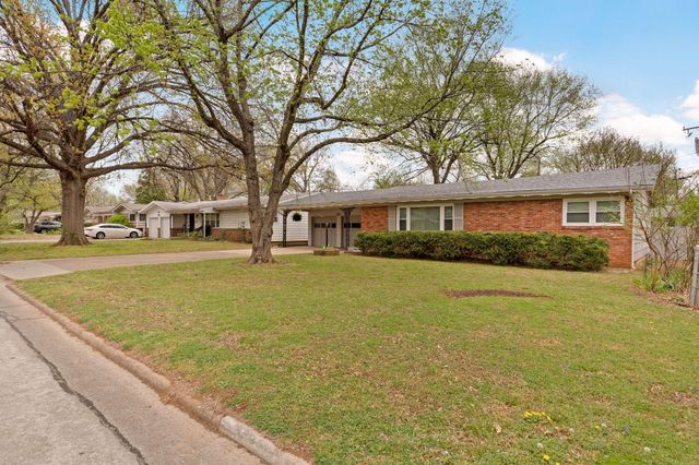 2524 S Kickapoo Avenue, Springfield, MO 65804