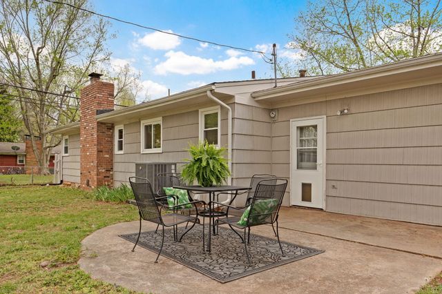 2524 S Kickapoo Avenue, Springfield, MO 65804