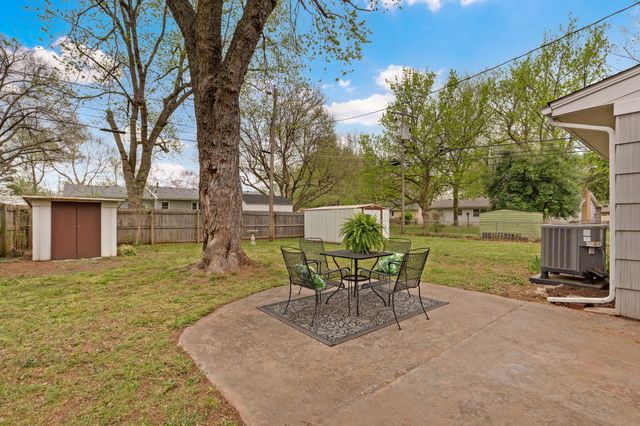 2524 S Kickapoo Avenue, Springfield, MO 65804