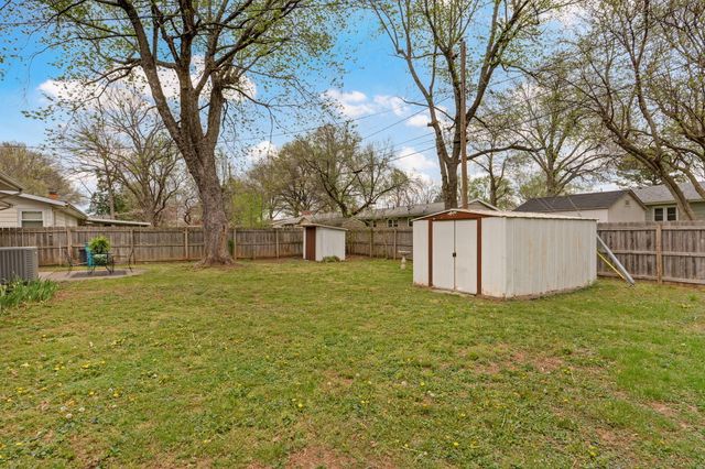 2524 S Kickapoo Avenue, Springfield, MO 65804