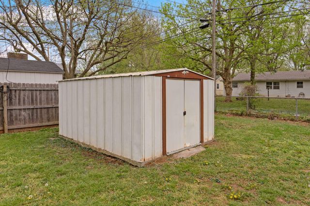 2524 S Kickapoo Avenue, Springfield, MO 65804