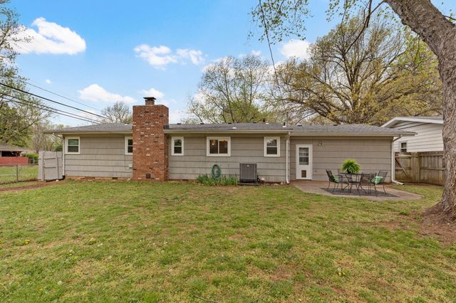 2524 S Kickapoo Avenue, Springfield, MO 65804
