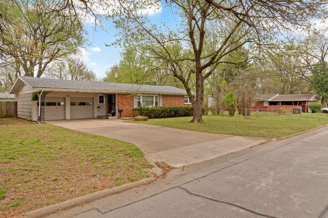 2524 S Kickapoo Avenue, Springfield, MO 65804