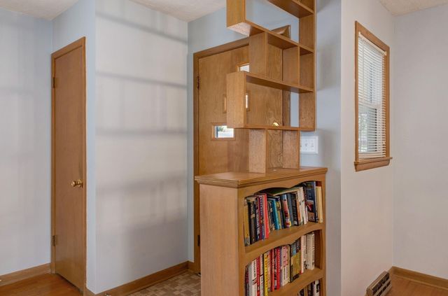 2524 S Kickapoo Avenue, Springfield, MO 65804