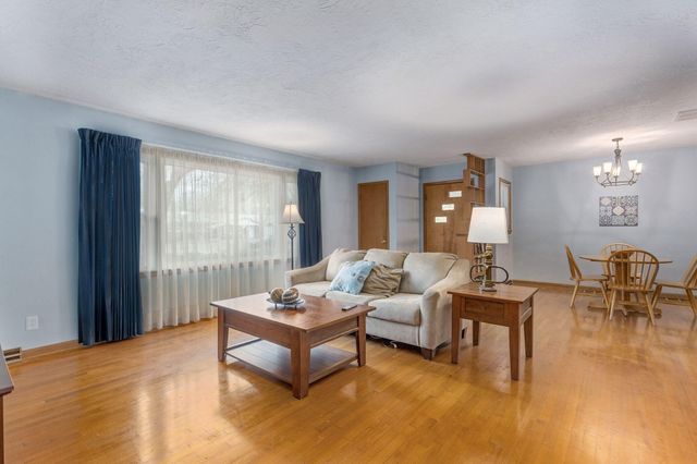 2524 S Kickapoo Avenue, Springfield, MO 65804