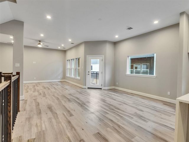 1122 W 16th Street C, Houston, TX 77008