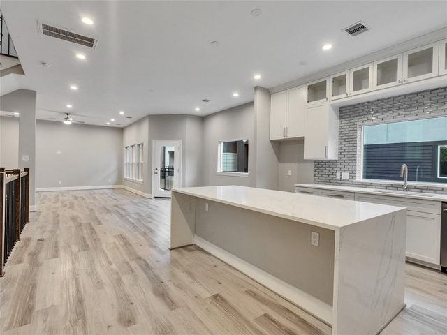 1122 W 16th Street C, Houston, TX 77008