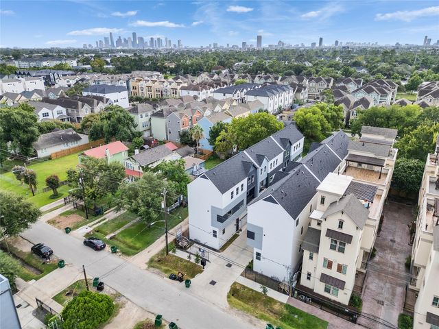 1122 W 16th Street C, Houston, TX 77008