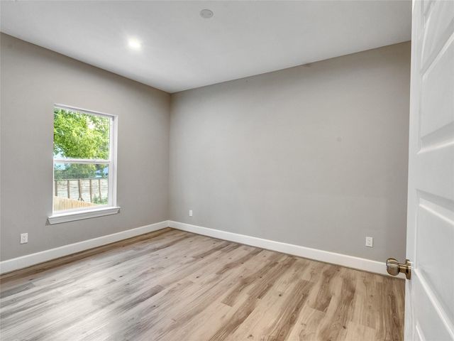 1122 W 16th Street C, Houston, TX 77008