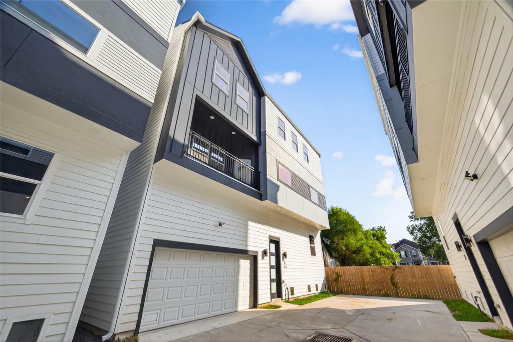 1122 W 16th Street C, Houston, TX 77008