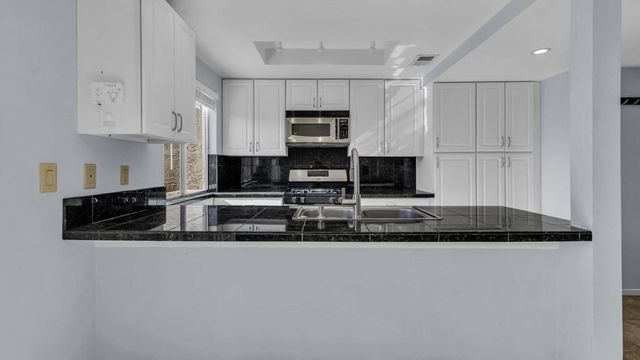 266 E Via Escuela G, Palm Springs, CA 92262