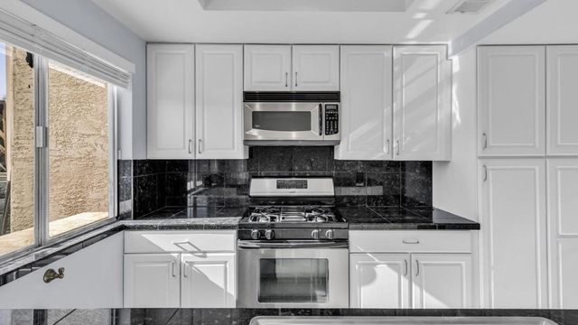 266 E Via Escuela G, Palm Springs, CA 92262