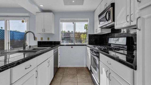 266 E Via Escuela G, Palm Springs, CA 92262