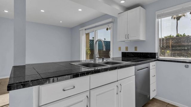 266 E Via Escuela G, Palm Springs, CA 92262
