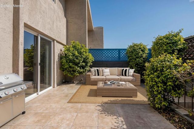266 E Via Escuela G, Palm Springs, CA 92262