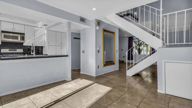 266 E Via Escuela G, Palm Springs, CA 92262