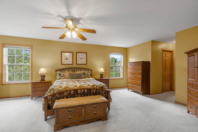 4 Wellesley Court, Hawthorn Woods, IL 60047