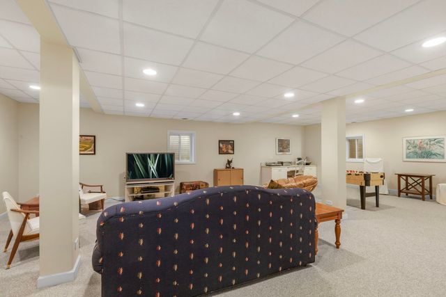 4 Wellesley Court, Hawthorn Woods, IL 60047