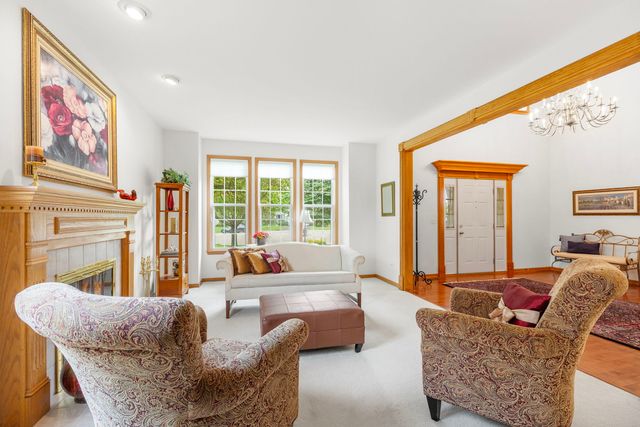 4 Wellesley Court, Hawthorn Woods, IL 60047