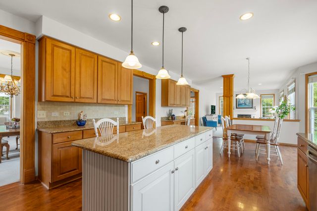 4 Wellesley Court, Hawthorn Woods, IL 60047