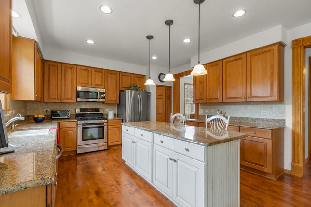 4 Wellesley Court, Hawthorn Woods, IL 60047