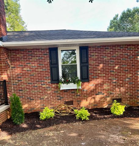 148 McMillin Boulevard, Boiling Springs, SC 29316
