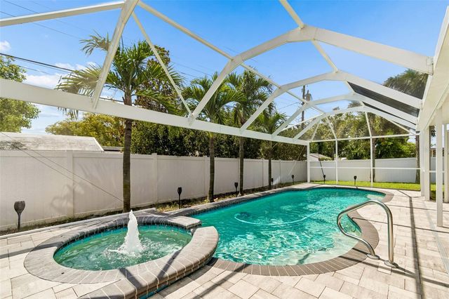 9045 RIDGE ROAD, Seminole, FL 33772