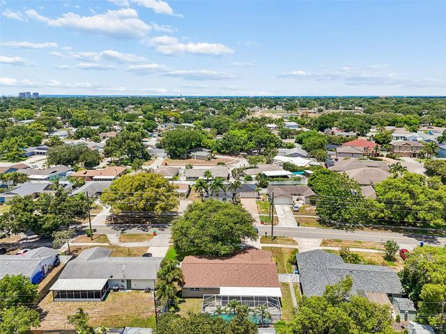 9045 RIDGE ROAD, Seminole, FL 33772