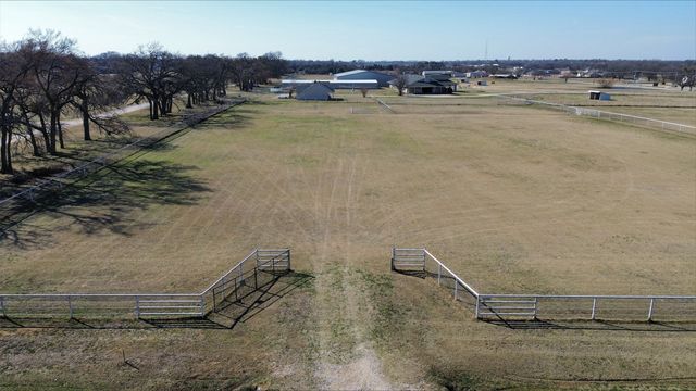 6250 Mcnatt Road, Aubrey, TX 76227
