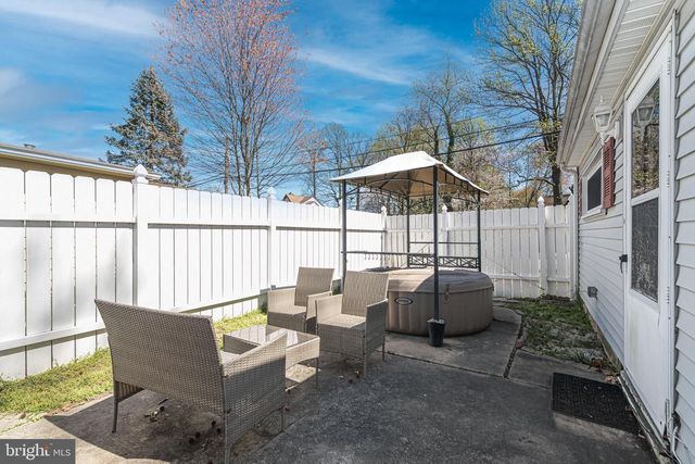 105 COUNTY AVE, Maple Shade, NJ 08052