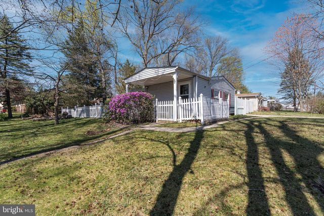 105 COUNTY AVE, Maple Shade, NJ 08052