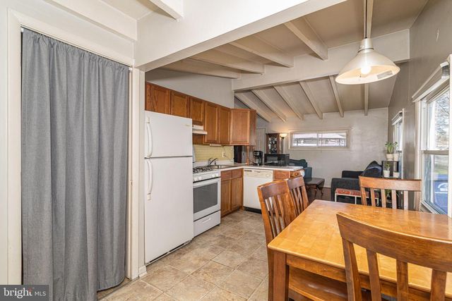 105 COUNTY AVE, Maple Shade, NJ 08052