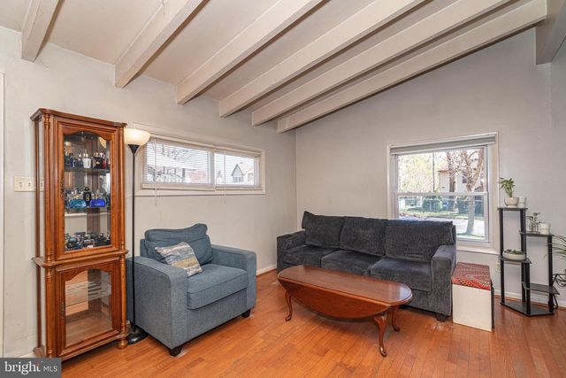 105 COUNTY AVE, Maple Shade, NJ 08052