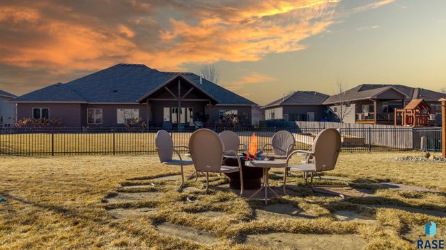 1201 S Montpelier Ave Avenue, Sioux Falls, SD 57106