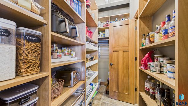 1201 S Montpelier Ave Avenue, Sioux Falls, SD 57106