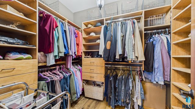 1201 S Montpelier Ave Avenue, Sioux Falls, SD 57106